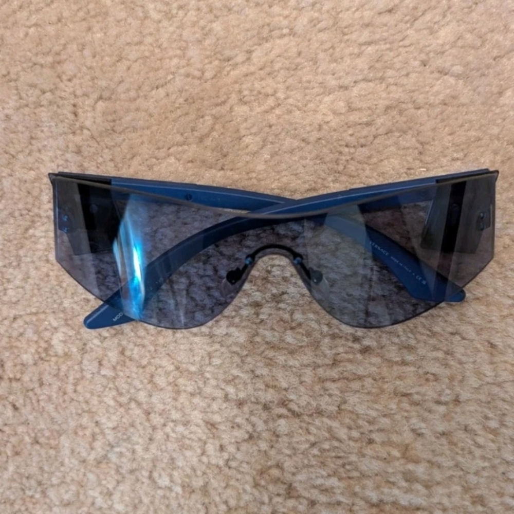 Stylish Blue Sunglasses